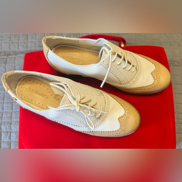 G.H. Bass & Co. Tan White Leather Heeled Oxford - Picture 3 of 7